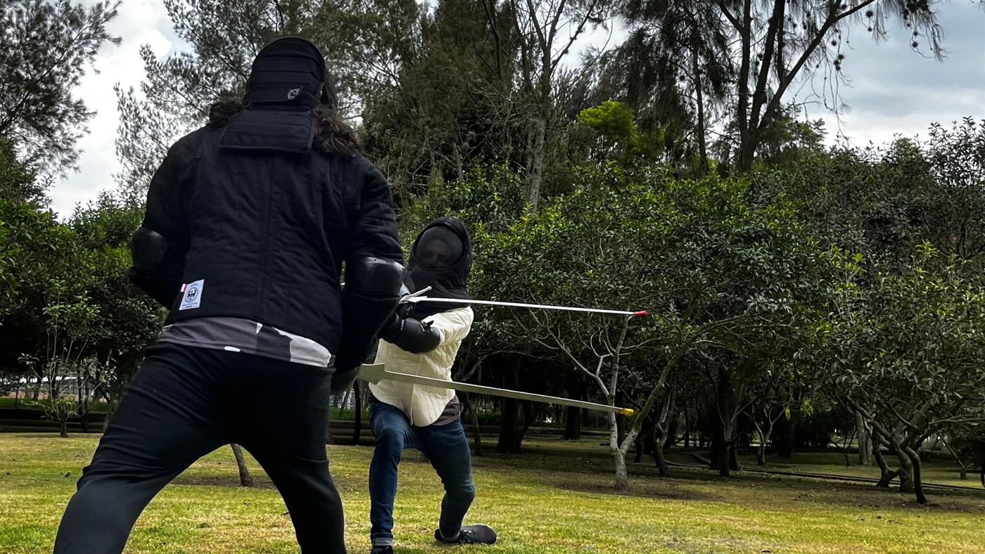 Entrenamiento de esgrima histórica en Academia Excalibur